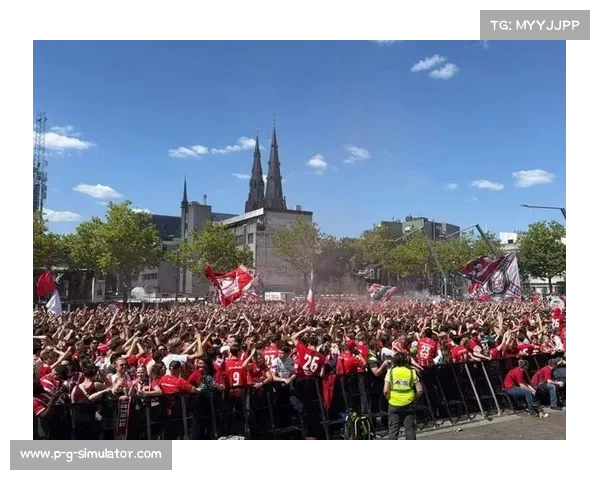 埃因霍温夺冠庆典全城狂欢街头沸腾球迷热血齐聚共襄盛举